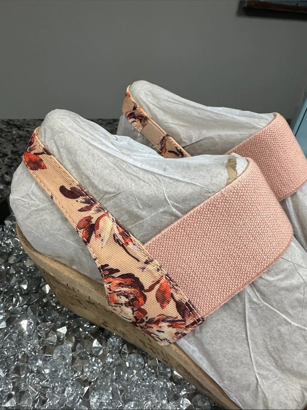 Life Stride Peach Floral Elastic Strap cork Wedge Sandals NEW 9